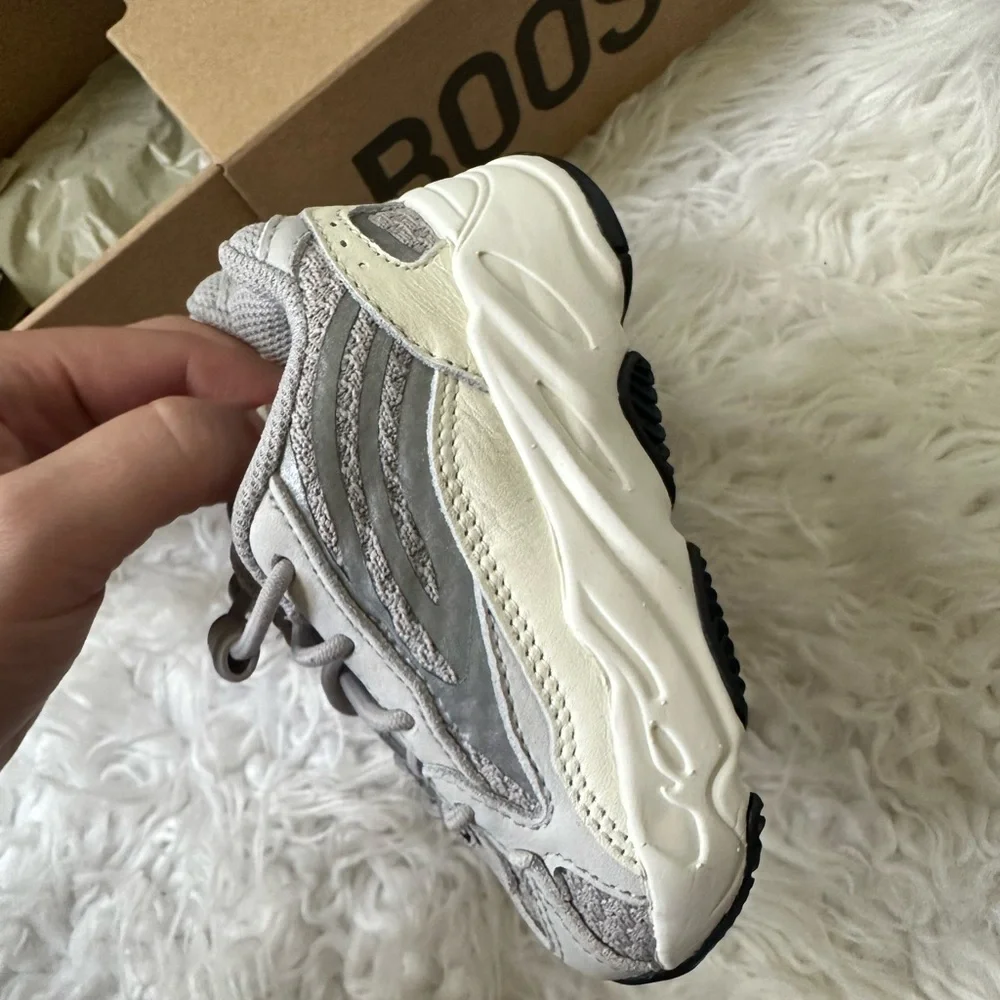 Yeezy boost 700